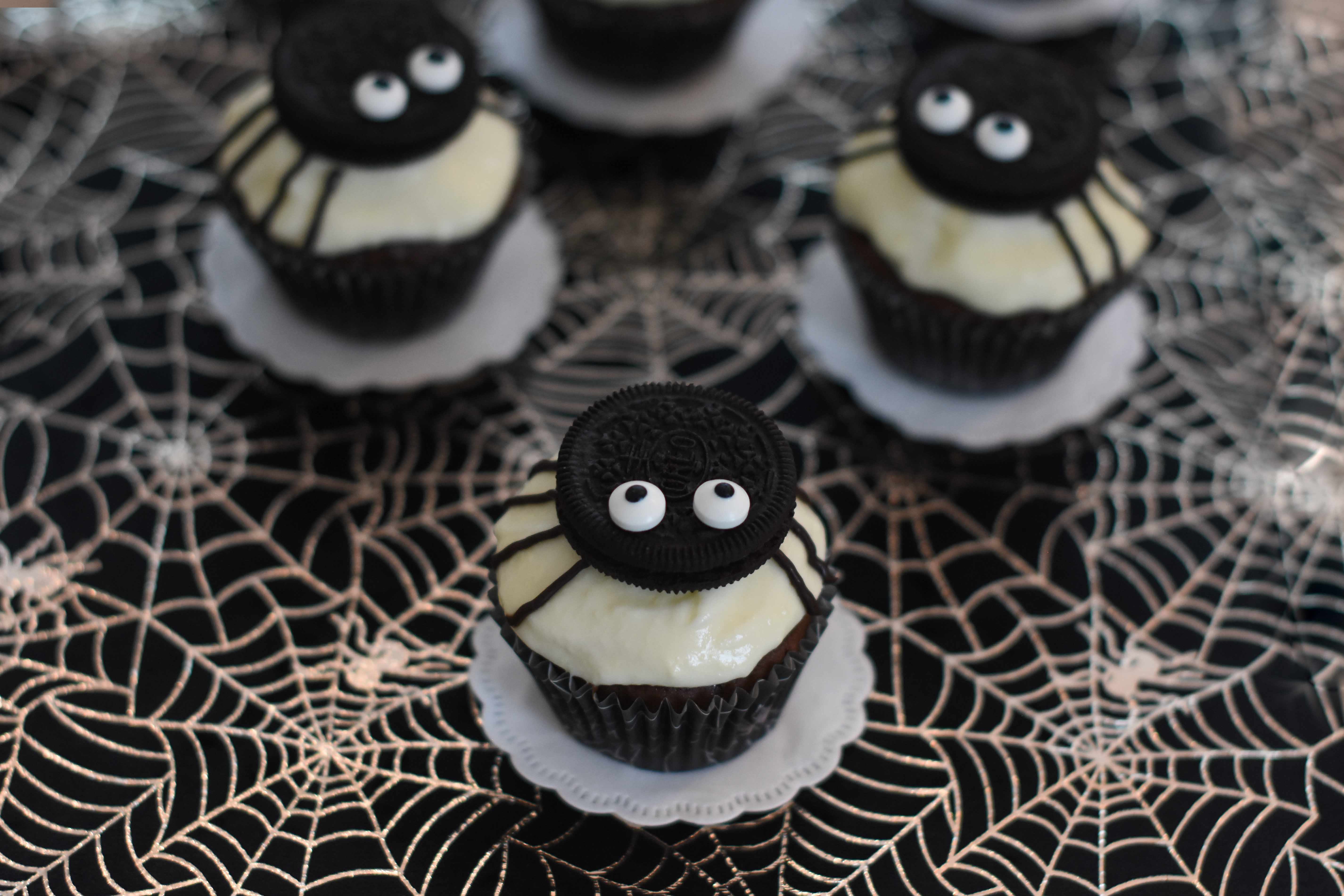 Leckere Spinnen-Cupcakes für Halloween - Aktiv mit Kindern
