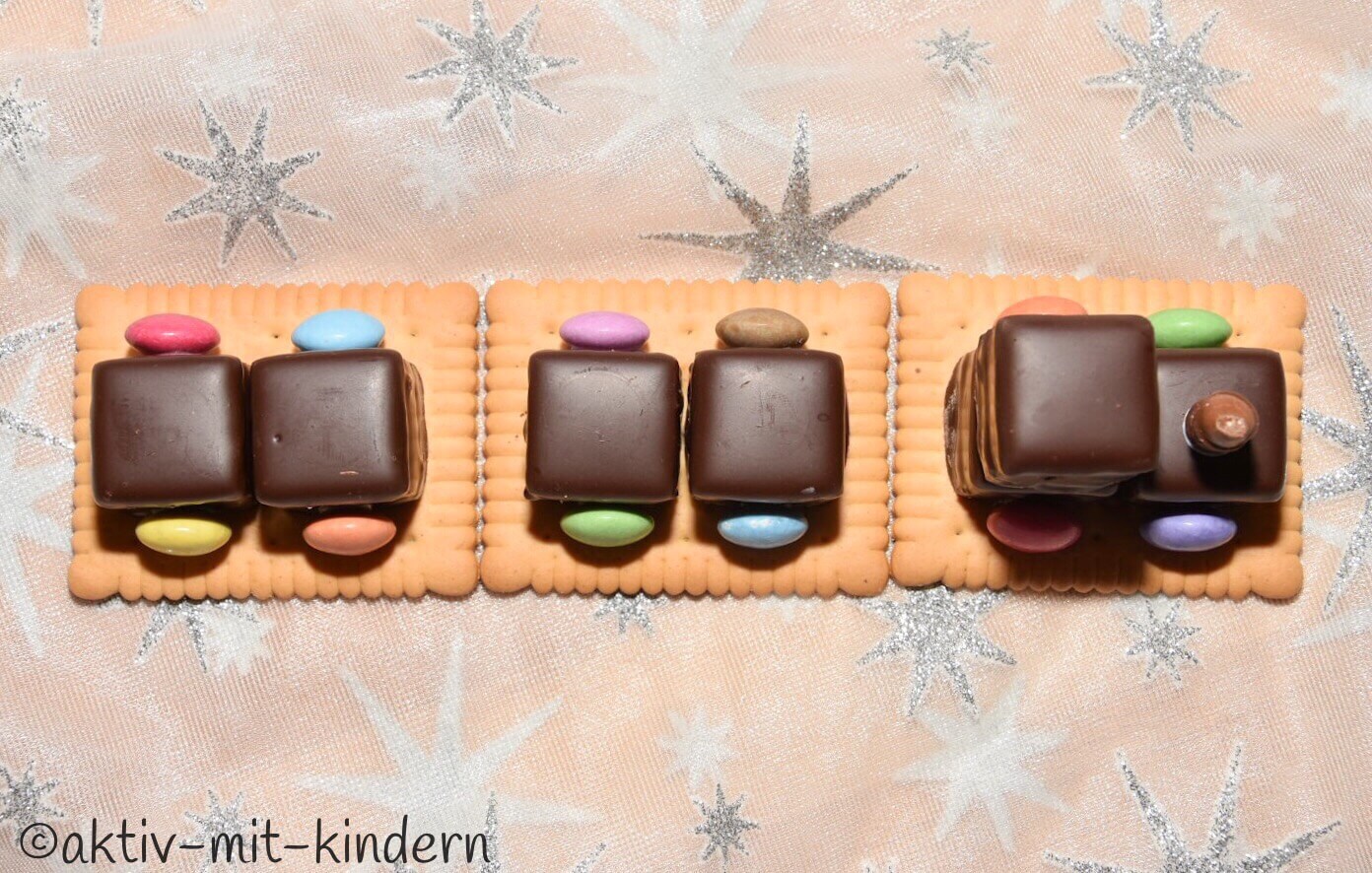 Basteln mit Keksen: Weihnachtliche Dominolok - Aktiv mit Kindern